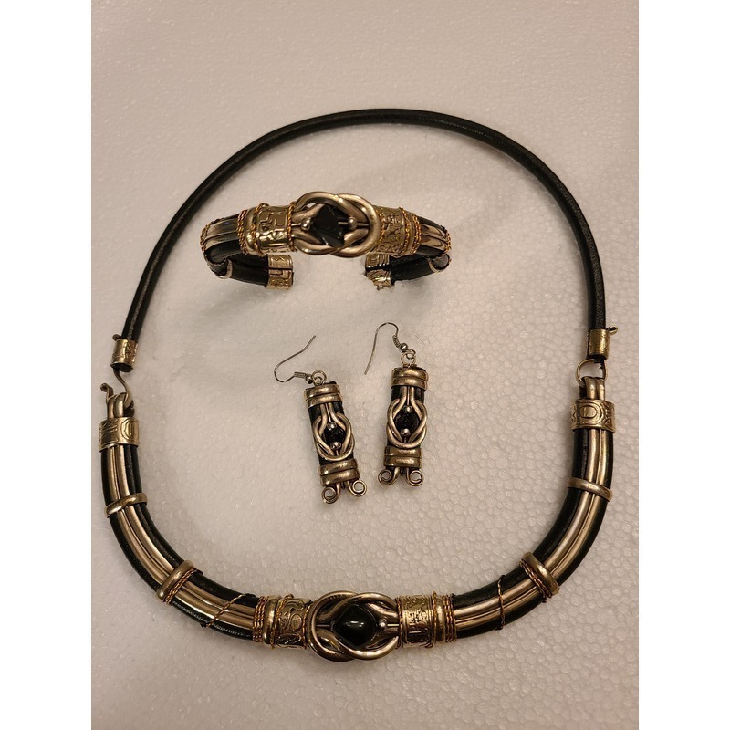 Leather jewelry set by Sergio Barcena