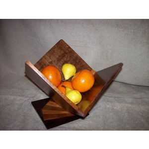 Small fruit bowl with fruit