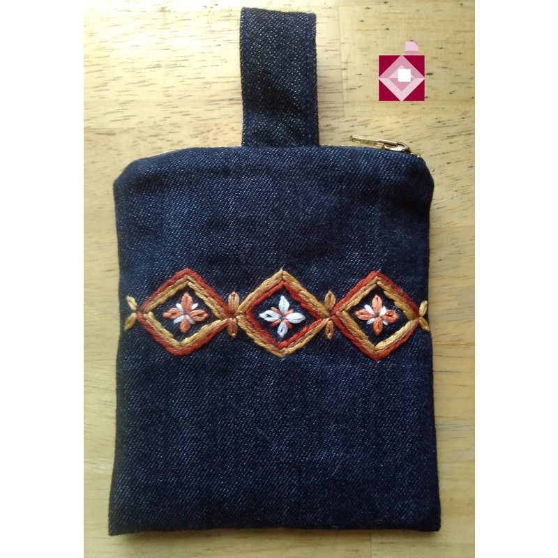 Hand Embroidered Belt Purse by Laura Rizzardini