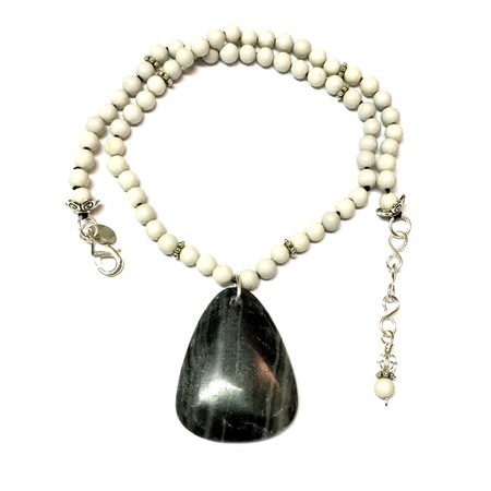 Medium necklace handknotted white stone with black pendant